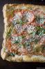 Käse-Tomaten-Basilikum-Torte beweist, dass Blätterteig nicht nur zum Nachtisch ist – SheKnows
