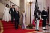 Jill Biden pukeutuu muodikkaasti mauve-pukuun Royal Weddingissa – SheKnows