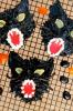 Gruselige schwarze Katzen-Cupcakes – SheKnows