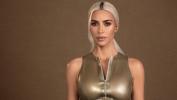 Kim Kardashian saa kuuluisia ystäviä riisumaan SKIMS-kampanjaa – SheKnows