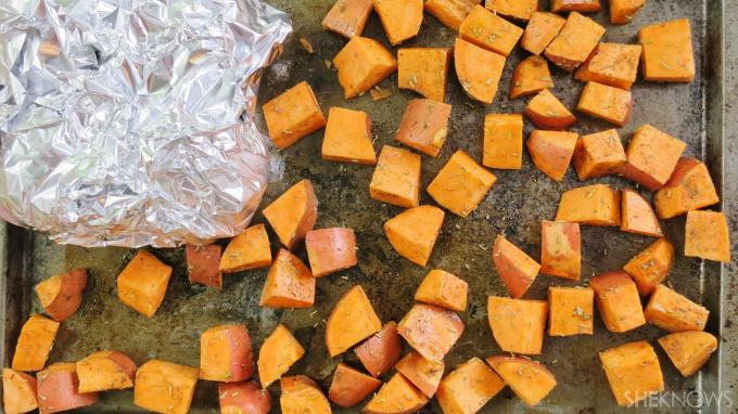 Süßkartoffel-Rüben-Salat | Sheknows.ca - Rüben und Süßkartoffeln vor dem Kochen