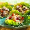 Estragono kalakutienos salotų salotų puodeliai su slyvomis - „SheKnows“