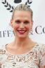 Molly Sims knytter knuden - SheKnows