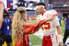 Brittany Mahomes begeistert im Cropped-Look beim Super Bowl – SheKnows