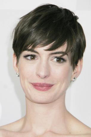 Anne Hathaway na Złotych Globach