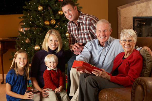 Glückliches Familien-Weihnachtsporträt