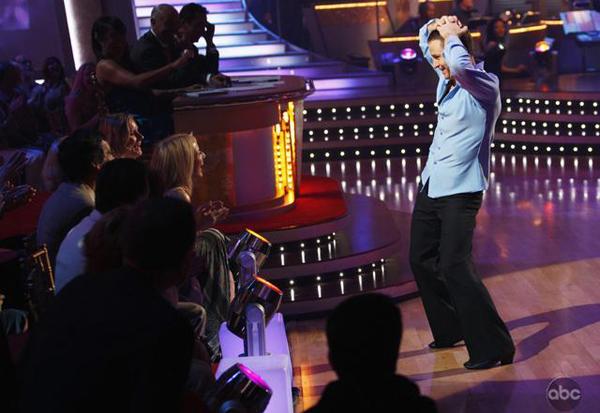 Ty hace un pequeño baile para su esposa Jewel en Dancing with the Stars