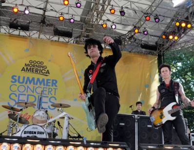 Green Day виступає на GMA 22 травня