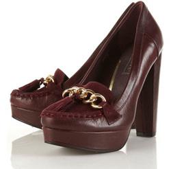 Pilihan kami: Sepatu platform moccasin dalam warna merah anggur (Toko Top, $125).