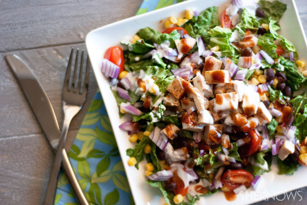 Egészséges BBQ csirke saláta | SheKnows.com