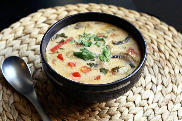 Toms Kha Gai (Taizemes kokosriekstu zupa)