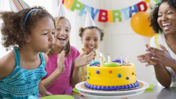 A születésnapját ünneplő gyermekek | Sheknows.com