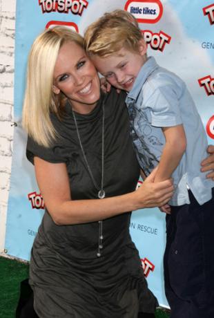 Jenny McCarthy und Sohn Evan im Jahr 2008