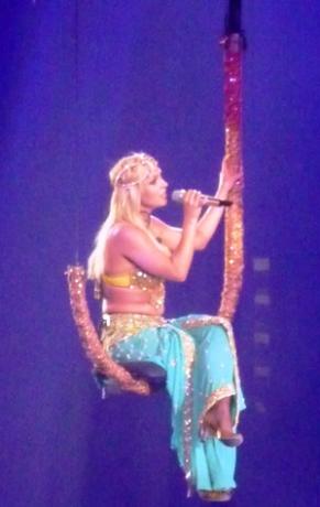 Kétségtelen, hogy Britney Spears ügyvédi költségeit a Circus turnéja fizeti