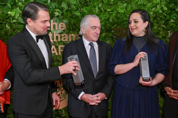 Leonardo DiCaprio, Robertas De Niro ir Lily Gladstone pozuoja su Gotham Historical Icon & Creator Tribute už 