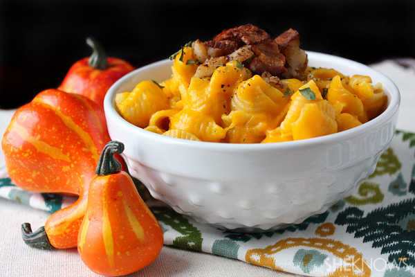 Butternut squash mac 'n cheese met bacon en gekarameliseerde uien