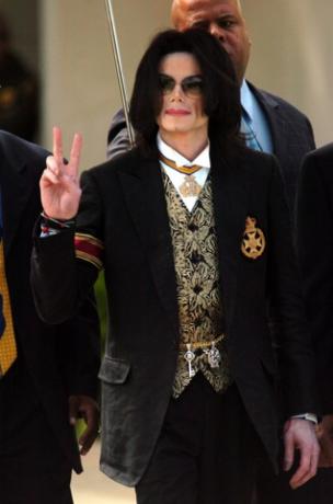 Michael Jackson werd uiteindelijk twee maanden na zijn dood begraven