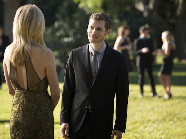 Klaus se viste de gala para Caroline