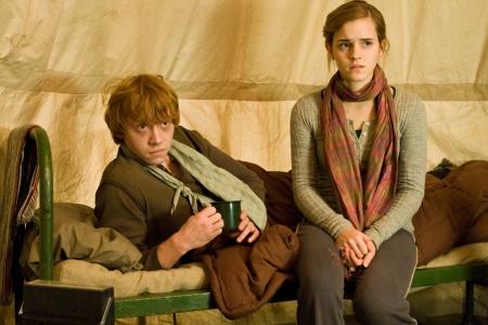 Rupert Grint und Emma Watson in Harry Potter und die Heiligtümer des Todes