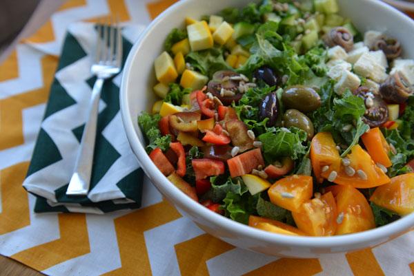 Ensalada griega de comida de atleta