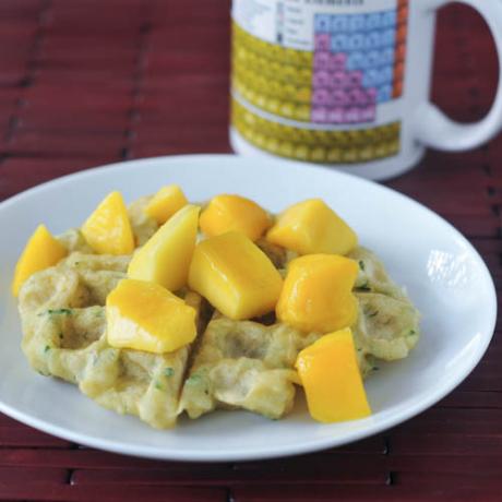 Saldās cukini vafeles ar mango