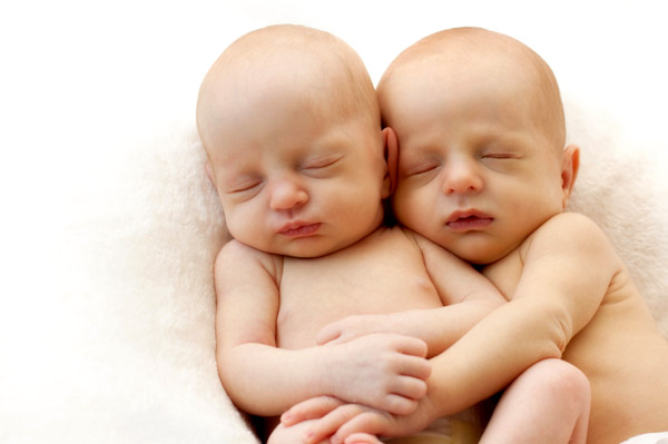 neugeborene Zwillinge