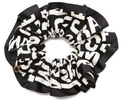 Резинка для волос с логотипом Chou Chou Jumbled (Marc by Marc Jacobs, 32 доллара)
