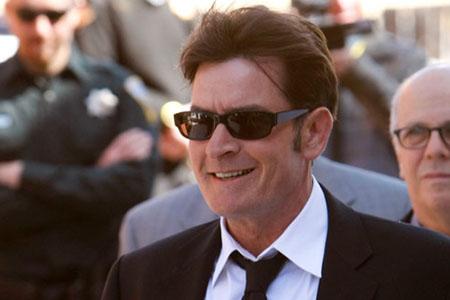 Charlie Sheen esgota o Radio City Music Hall em minutos