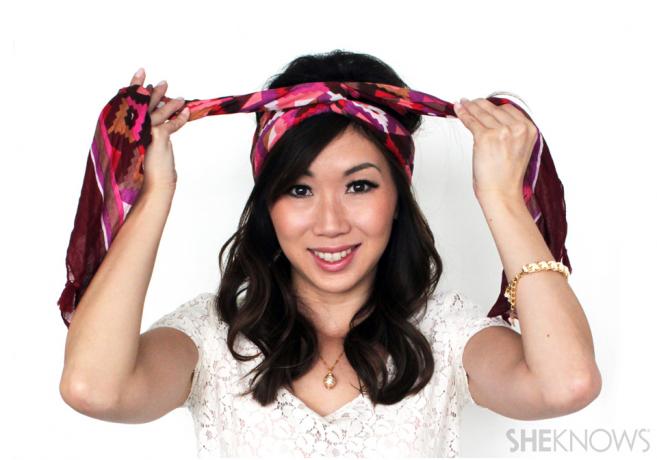 Comment transformer un foulard en bandeau