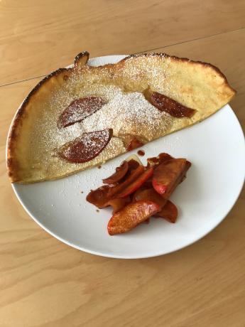 Proovisin nädal aega süüa teha nagu Bobby Flay: Apple Dutch Baby