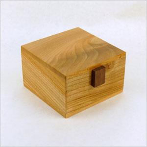 Pudełko na pamiątki z drewna wiązu