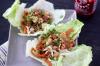 Thai Chicken Salat Wraps mit Honig-Erdnuss-Sauce – SheKnows