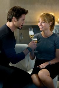 Robert ve Gwyneth, Iron Man 2'ye kadeh kaldırıyor