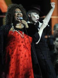 Annie Lennox ir Aretha Franklin