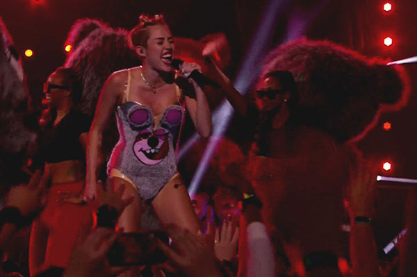 Miley Cyrus iš VMA | Sheknows.ca