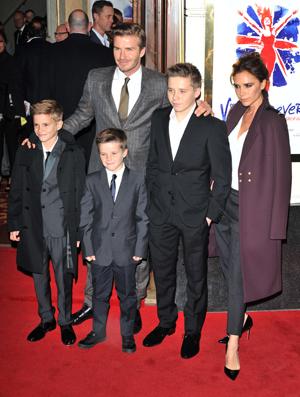 Rodina Beckhamovcov na premiére Viva Forever