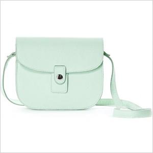 Donatienne Emme Mintハンドバッグ（donatiennehandbags.com、298ドル）