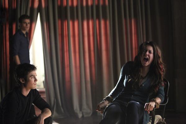 Damon och Stefan torterar Elena