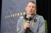 Lance Armstrong: Vissza a kerékpárra az első útra - SheKnows