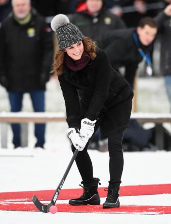 Kate Middleton bandit játszik