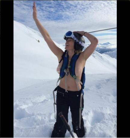Chelsea Handler publica una foto de ella en topless en Twitter