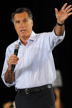 Mitt Romney are lianți plini de femei