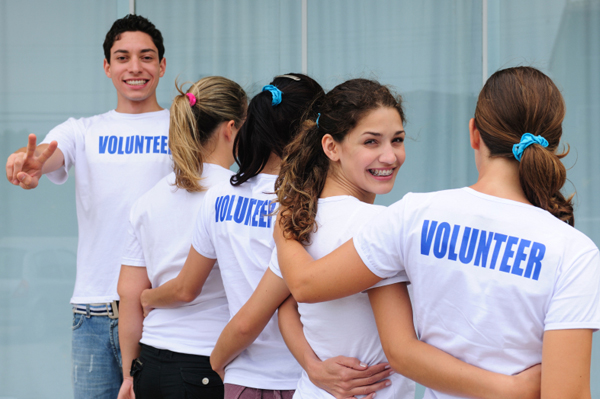 Freiwilligenarbeit von Jugendlichen