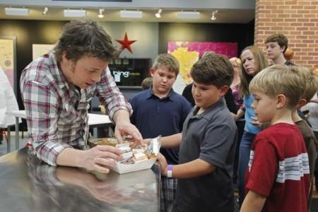 Jamie Oliver visite LA pour son prochain chapitre de la révolution alimentaire de Jamie Oliver