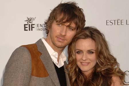 Alicia Silverstone habla sobre por qué nombró a su hijo Bear Blu