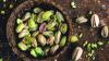 Nødder forbedrer hjernens funktion, så bestå pistacienødderne – SheKnows