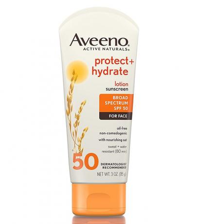 Najlepsze nietłuste, nie błyszczące filtry przeciwsłoneczne dla skóry tłustej: Aveeno Protect + Hydrate Lotion Sunscreen o szerokim spektrum SPF 50 Czytaj więcej: http://stylecaster.com/beauty/best-sunscreen-oily-skin/#ixzz4k6Yts5kO |Letnia pielęgnacja skóry