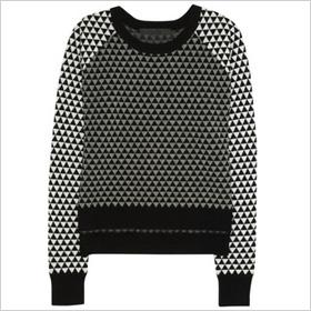 Czarno-biały sweter w ragrafię