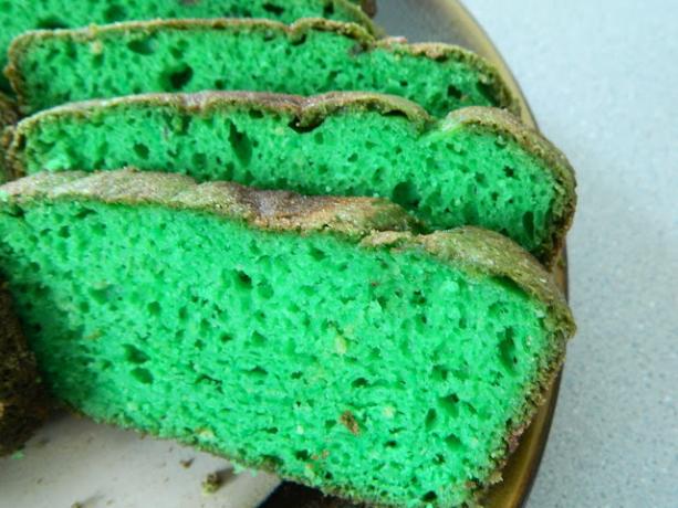 zelený pistáciový chléb