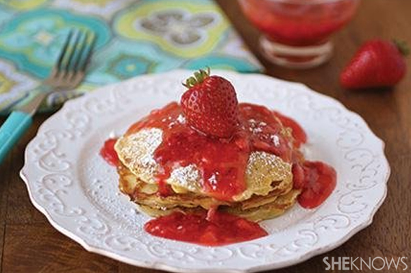 Frittelle di farina d'avena con salsa di fragole | Sheknows.com